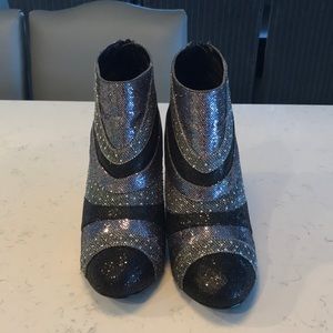 LIKE NEW Hot In Hollywood Women’s Booties